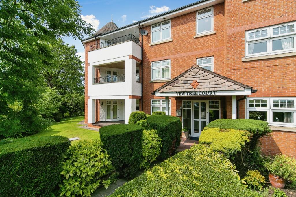 2 bedroom flat for sale in Grange Road, West Kirby, Merseyside, CH48