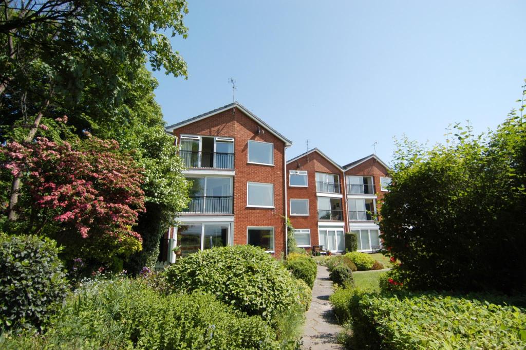 3 bedroom flat for sale in Rosecroft Court, The Kings Gap, Hoylake