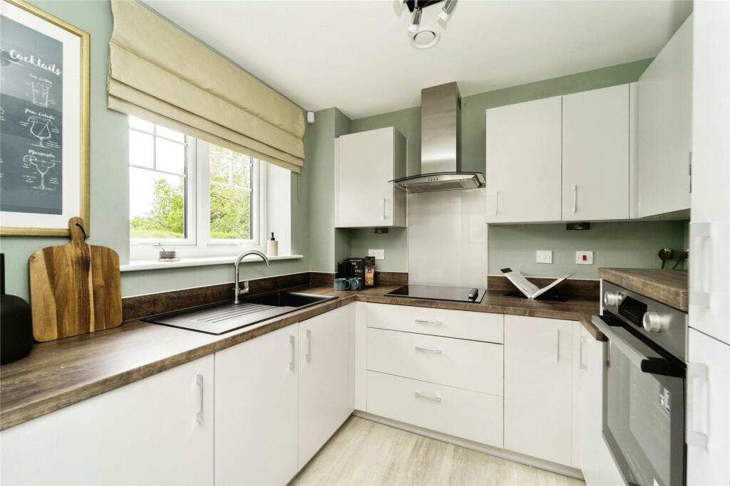 1 bedroom flat for sale in Hooton Road, Willaston, Neston, Cheshire, CH64