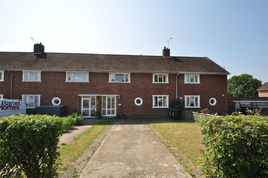 3 bedroom terraced house for sale in Wheatley Road, WELWYN GARDEN CITY