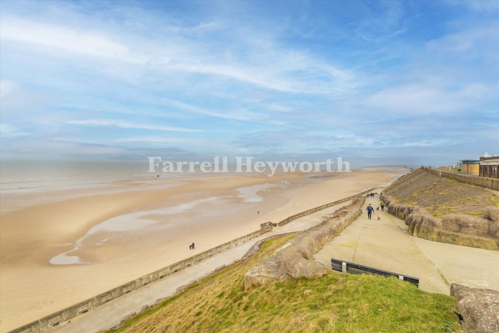 2 bedroom flat for sale in Queens Promenade, Blackpool, FY2