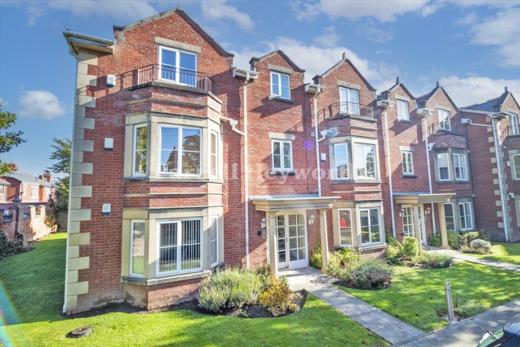 2 bedroom flat for sale in Whitegate Drive, Blackpool, FY3