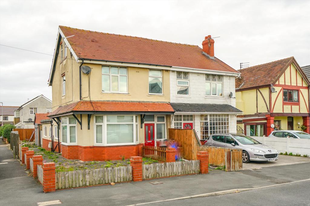 2 bedroom flat for sale in