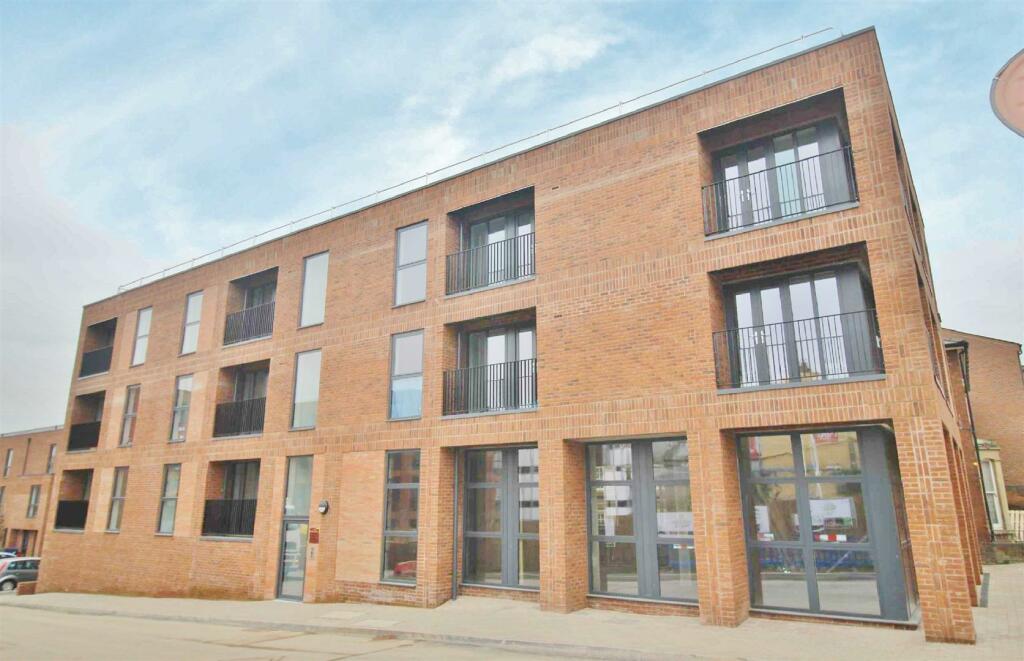 1 bedroom apartment for sale in Kiln Close, Gloucester, GL1