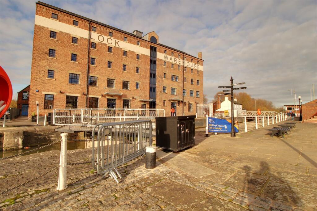 1 bedroom apartment for sale in Lock Warehouse, Gloucester Docks, GL1