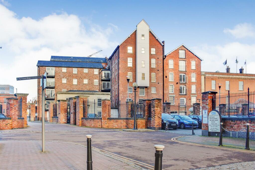 1 bedroom apartment for sale in Pridays Mill, Commercial Road, Gloucester, GL1
