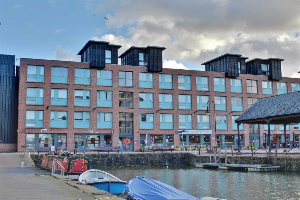 1 bedroom apartment for sale in Barge Arm East, Gloucester Docks, GL1