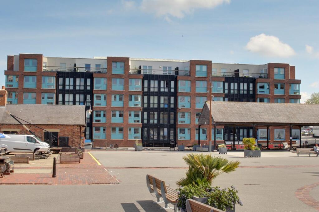 Main image of property: Barge Arm, Gloucester Docks