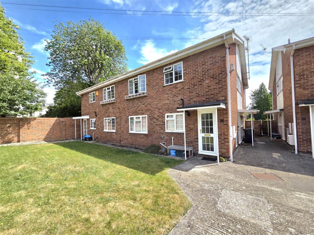 Main image of property: The Chestnuts, Somerset Place, Gloucester