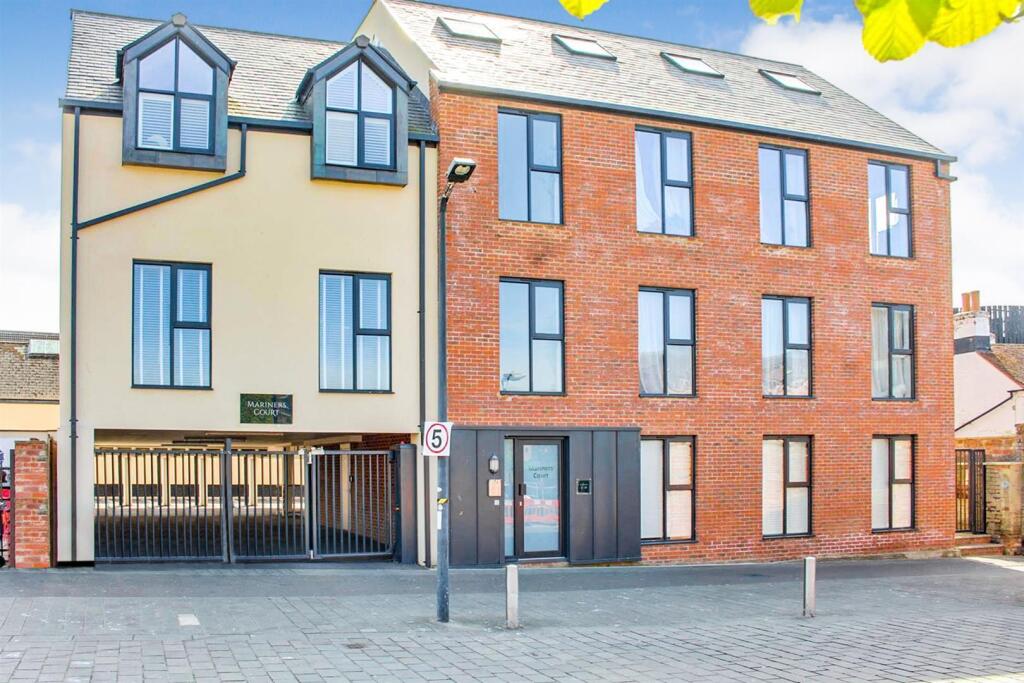 Main image of property: Mariners Court, Gloucester Docks