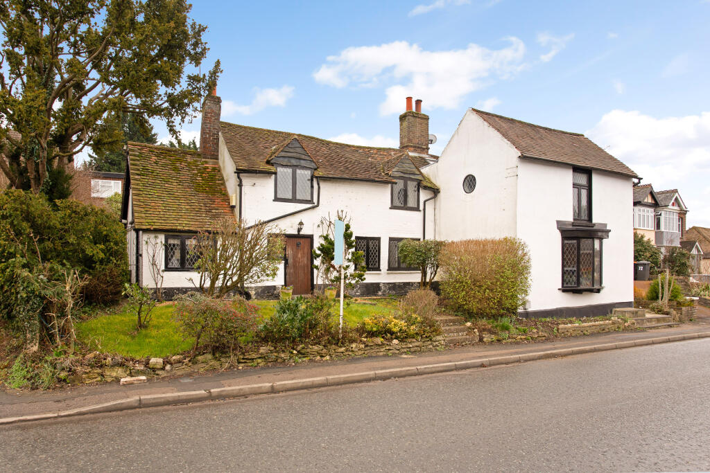 3 bedroom detached house for sale in Woodside Road, LUTON, LU1