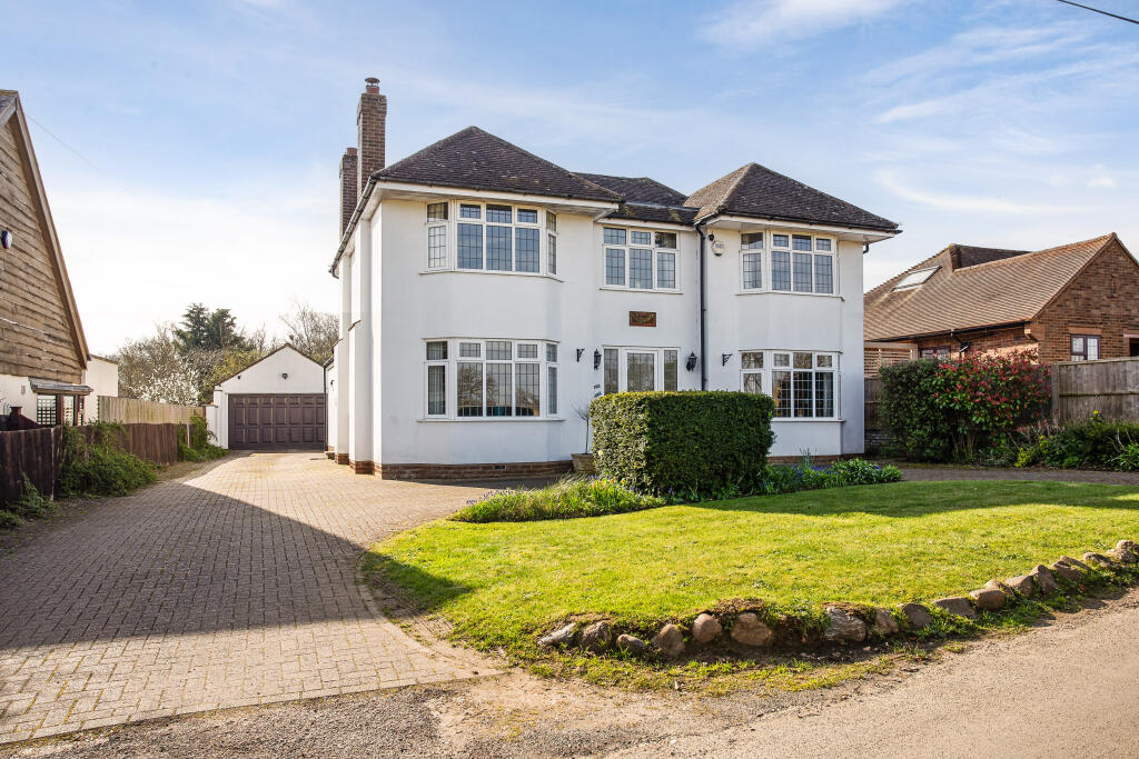 4 bedroom detached house for sale in Ashbrook Lane, St. Ippolyts