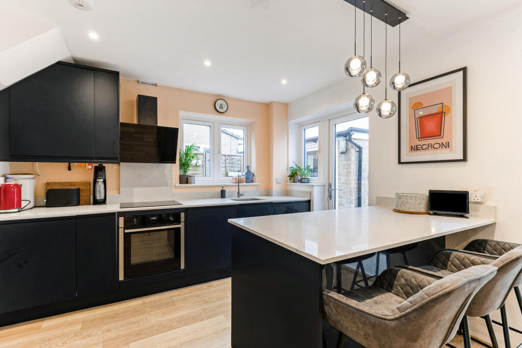 Additional property image - Alzey Gardens, HARPENDEN, AL5