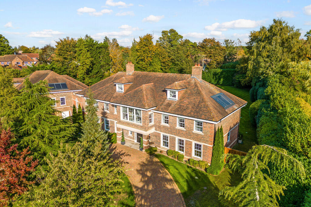 Main image of property: Oakfield Road, Harpenden, AL5