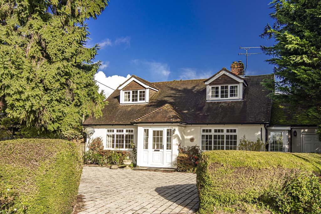 3 bedroom detached house for sale in Harptree Cottage, Aldworth, RG8