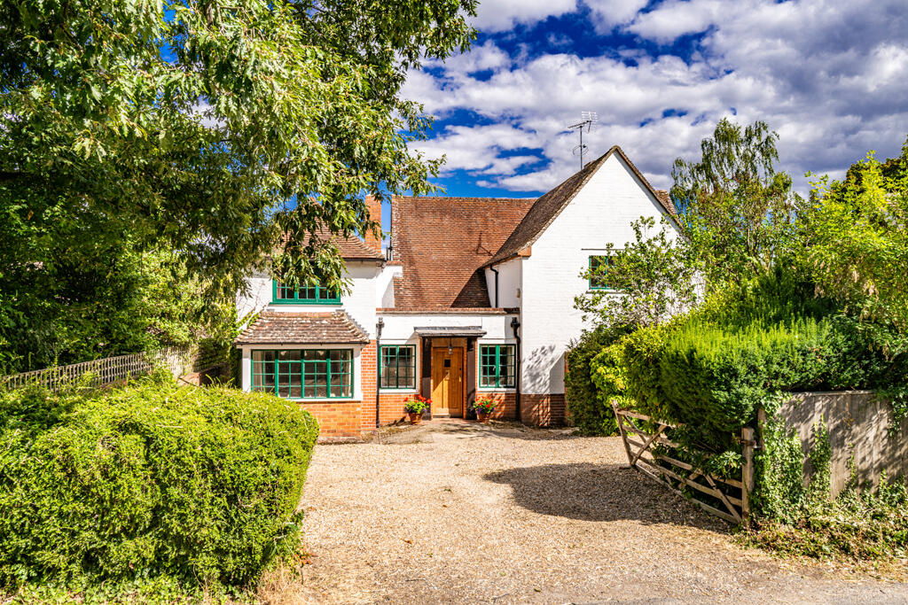 5 bedroom detached house for sale in The White House, Pangbourne on