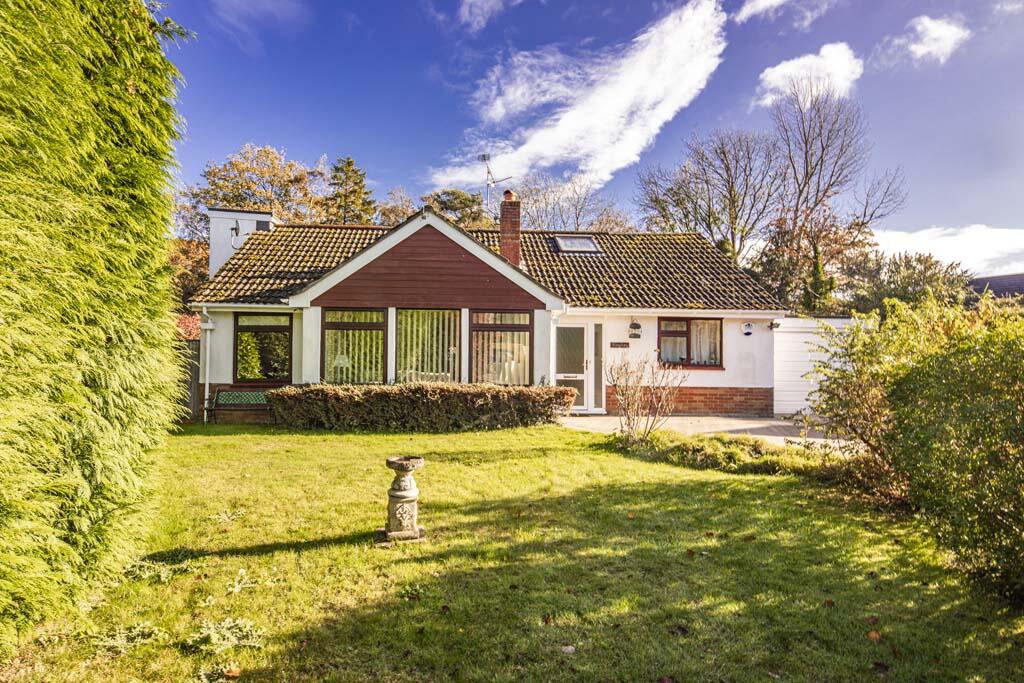 4 bedroom detached house for sale in Conifers, Upper Basildon, RG8