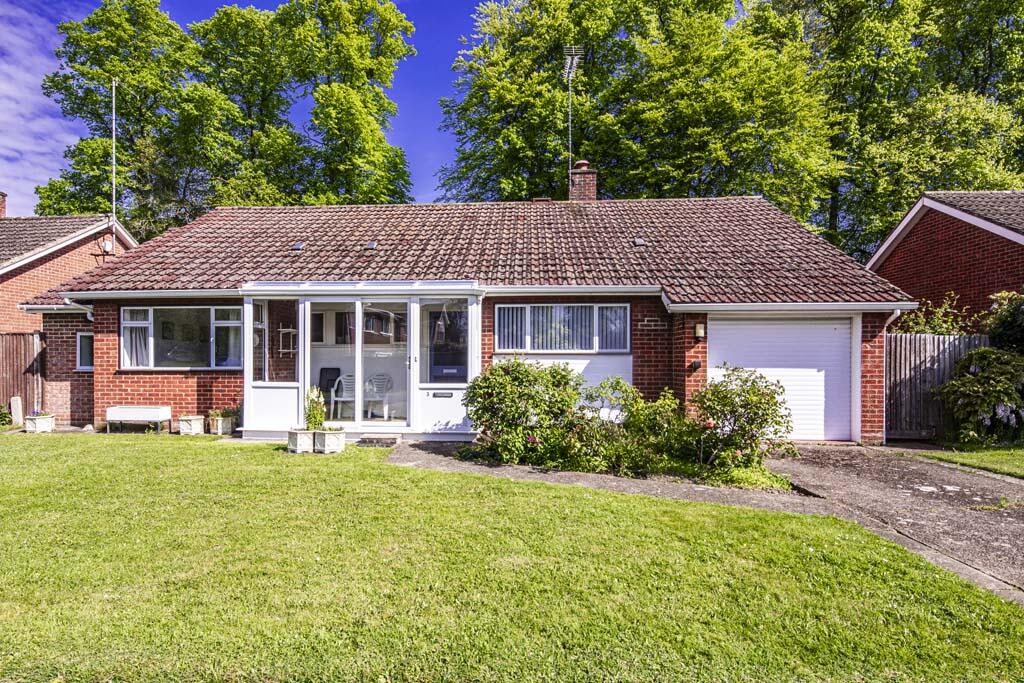 3 bedroom bungalow for sale in 3 Heron Shaw, Goring on Thames, RG8