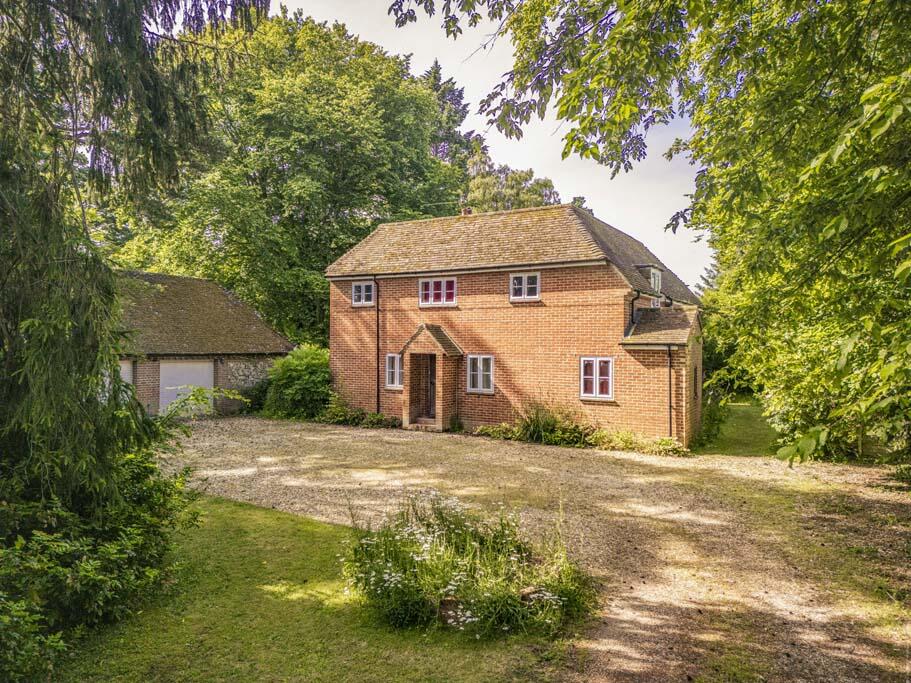 4 bedroom detached house for sale in Greenways, Upper Basildon, RG8