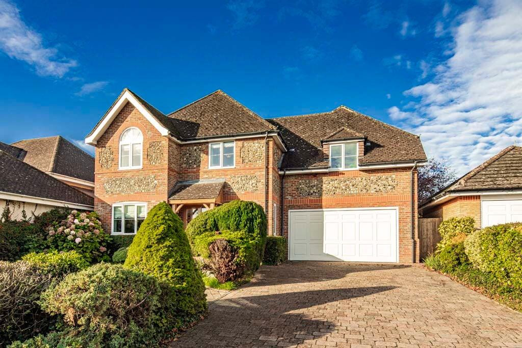 Main image of property: 8 Strachey Close, Tidmarsh