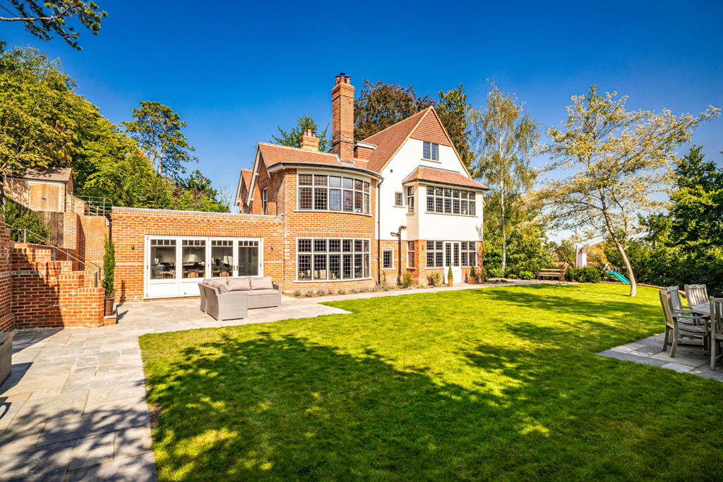 6 bedroom detached house for sale in Yew Trees, Streatley on Thames, RG8