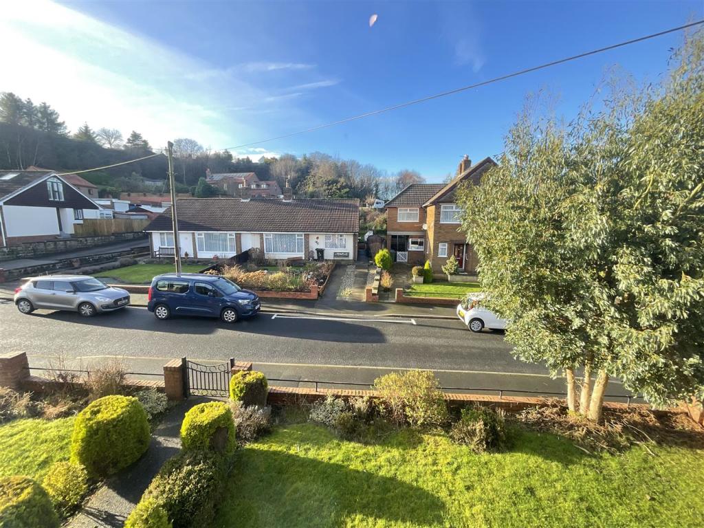 5 bedroom detached house for sale in Malvern Crescent, Scarborough, YO12