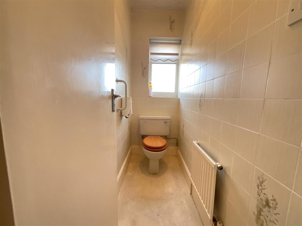 5 bedroom detached house for sale in Malvern Crescent, Scarborough, YO12