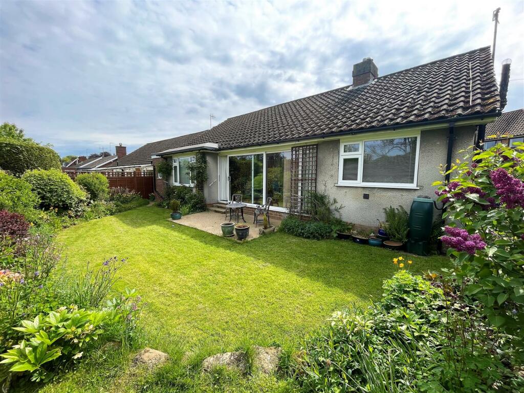 2 bedroom detached bungalow for sale in Hackness Drive, Scarborough, YO12