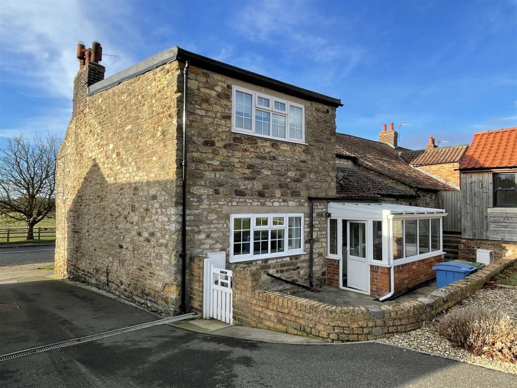 4 bedroom cottage for sale in Main Street, Seamer, Scarborough, YO12