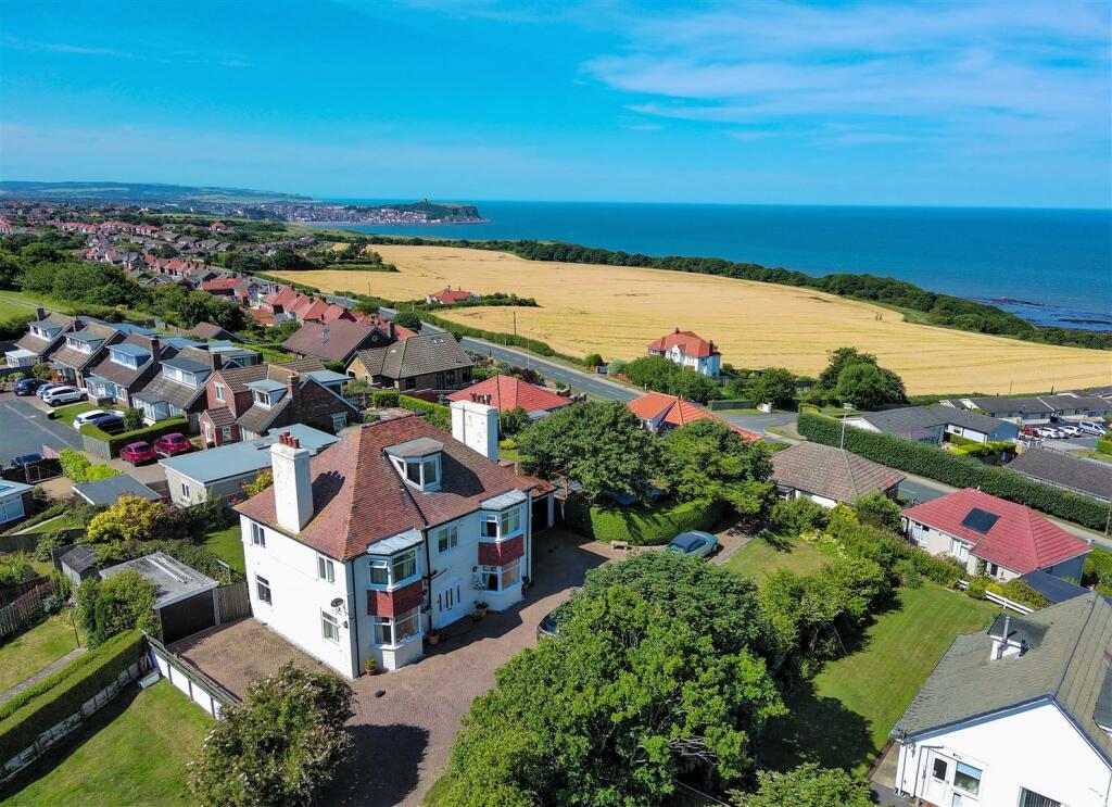 4 bedroom detached house for sale in Osgodby Way, Scarborough, YO11