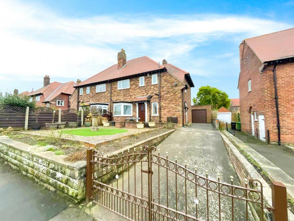 3 bedroom house for sale in Northstead Manor Drive, Scarborough, YO12