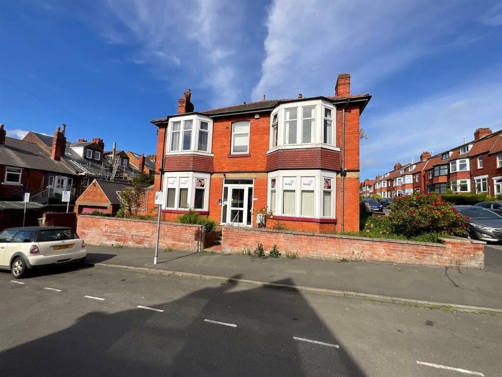 4 bedroom semidetached house for sale in Tennyson Avenue, Scarborough, YO12