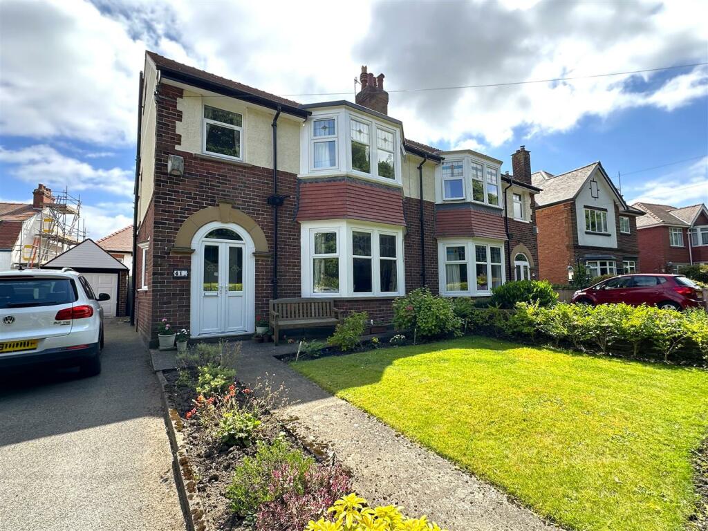 5 bedroom semidetached house for sale in Peasholm Drive, Scarborough