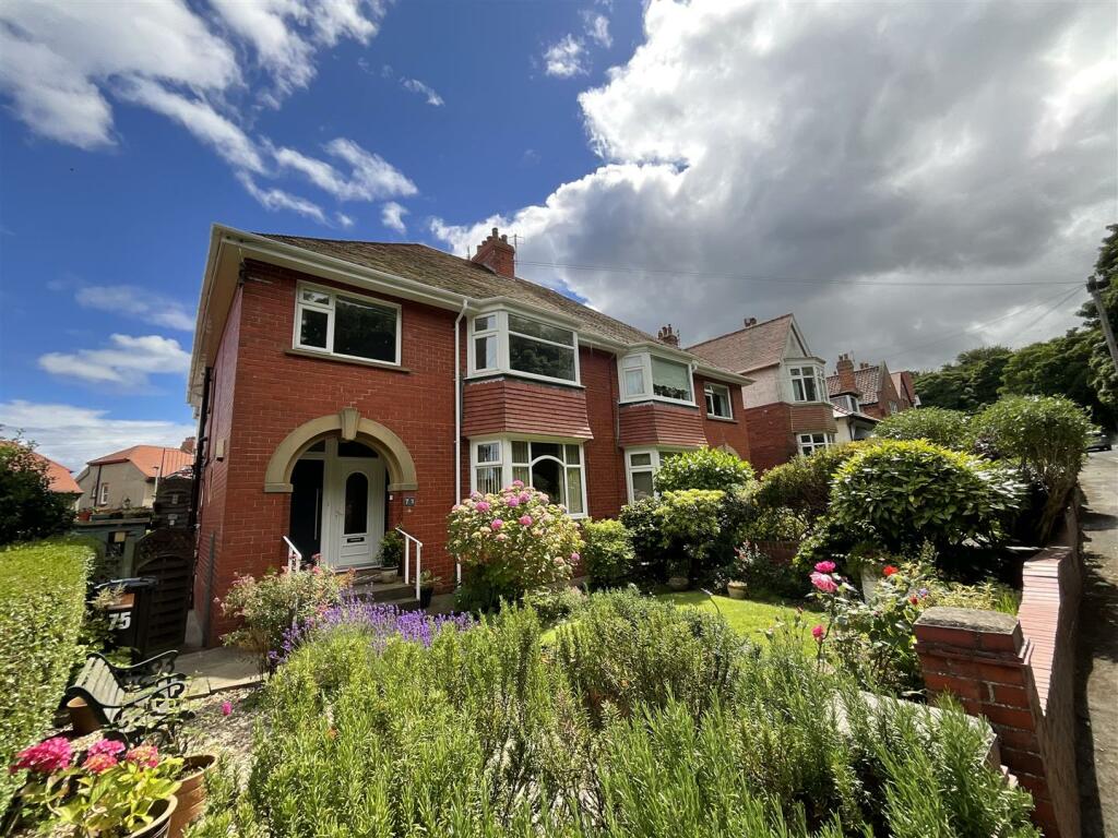 2 bedroom apartment for sale in Peasholm Drive, Scarborough, YO12