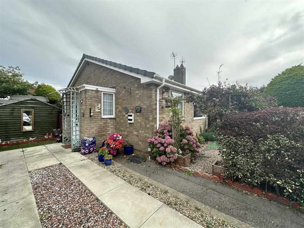 2 bedroom semi-detached bungalow for sale in Pindar Road, Eastfield ...