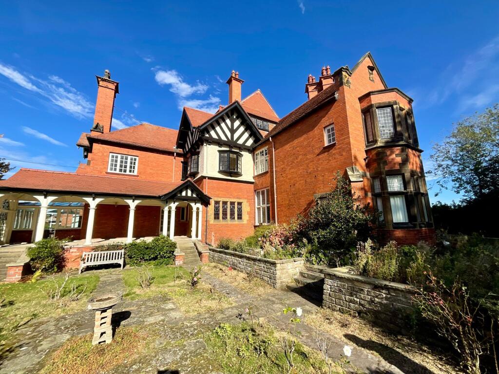 Main image of property: 26 Holbeck Hill, Scarborough, YO11