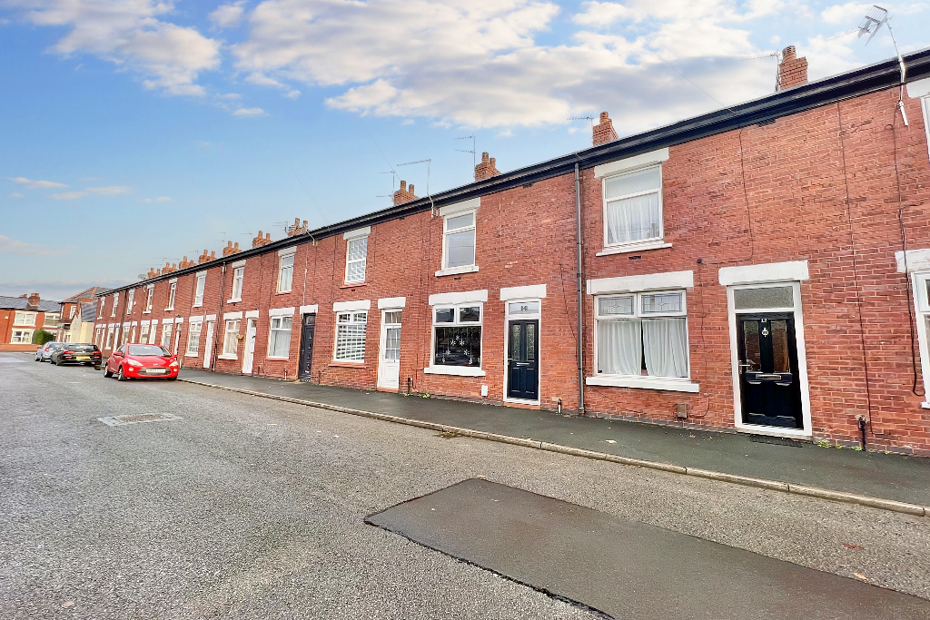 2 bedroom terraced house for sale in Cale Street, Cale Green., SK2