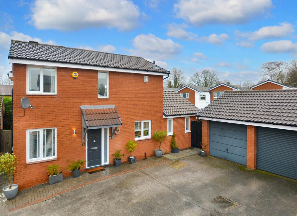 3 bedroom detached house for sale in Bridgend Close, Cheadle Hulme, SK8