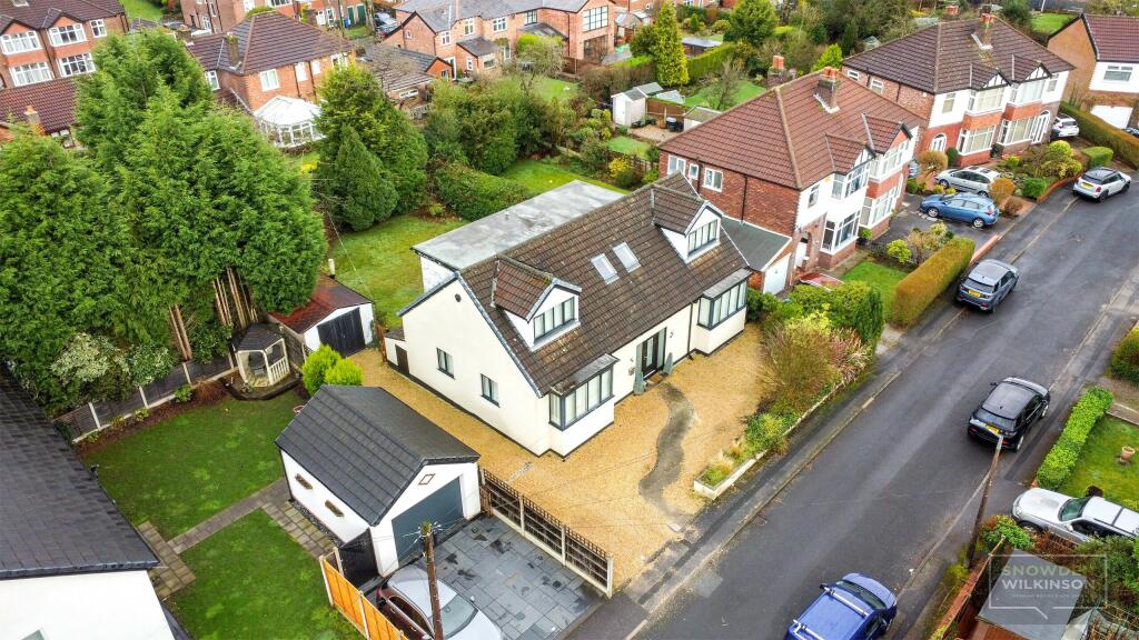 4 bedroom detached house for sale in Hulme Hall Crescent, Cheadle Hulme