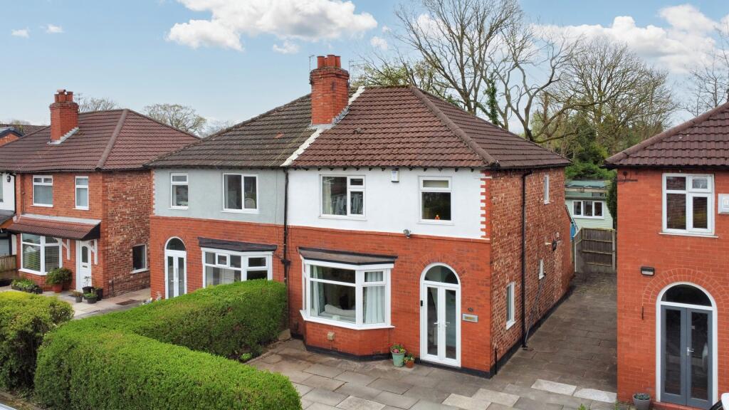 3 bedroom semidetached house for sale in Hulme Hall Road, Cheadle