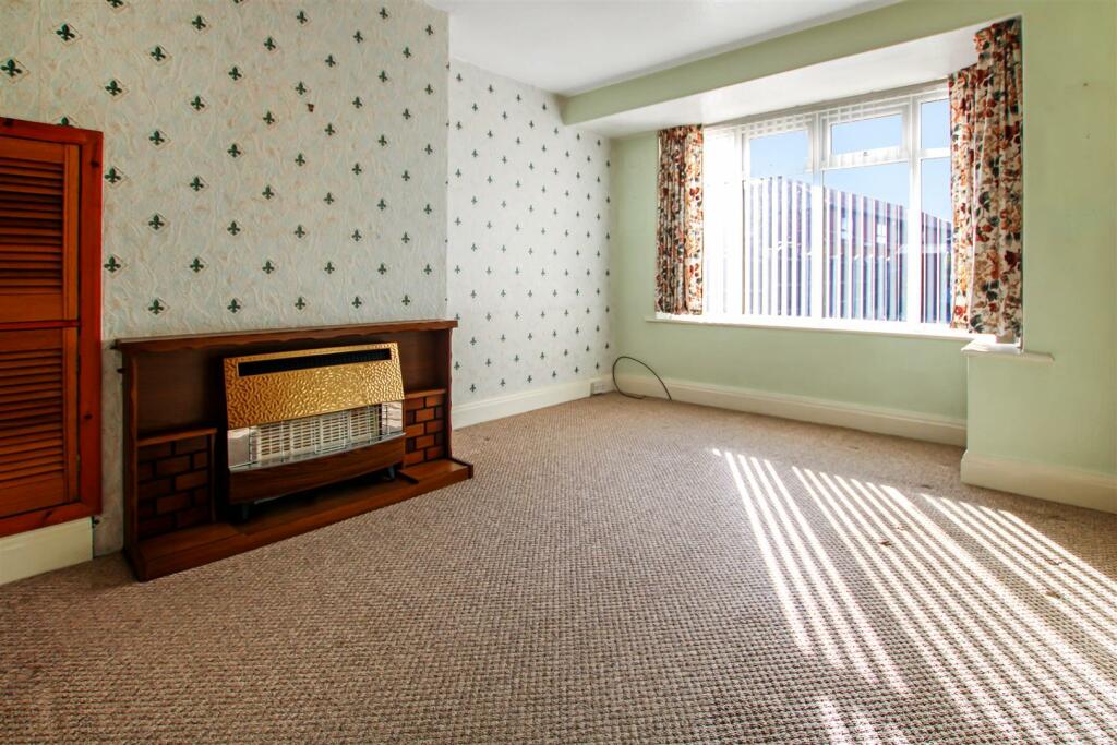 3 bedroom semidetached house for sale in Greenside Drive, Leeds, LS12