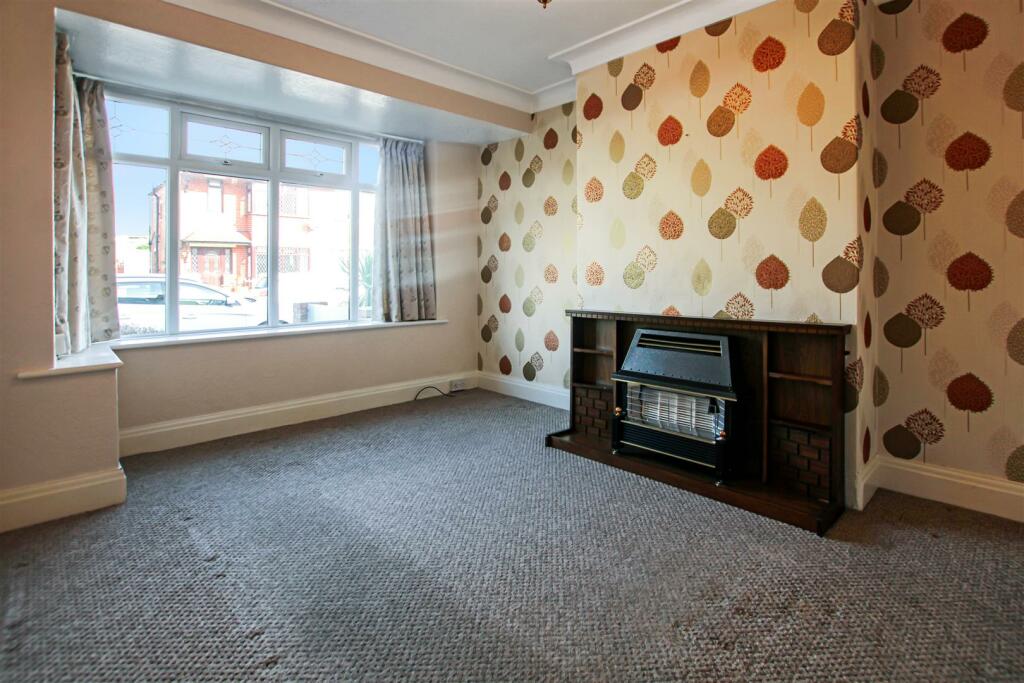 3 bedroom semidetached house for sale in Greenside Drive, Leeds, LS12