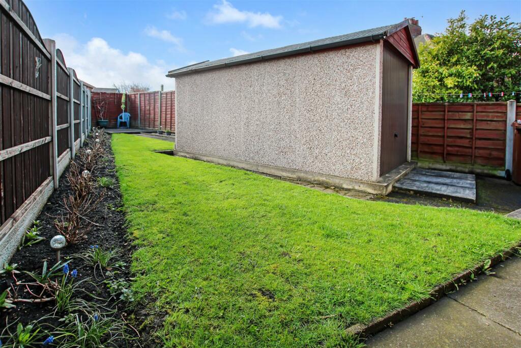 3 bedroom semidetached house for sale in Greenside Drive, Leeds, LS12