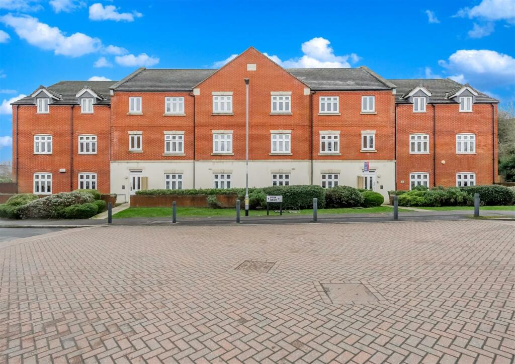 2 bedroom apartment for sale in Park Drive, New Farnley, Leeds, LS12