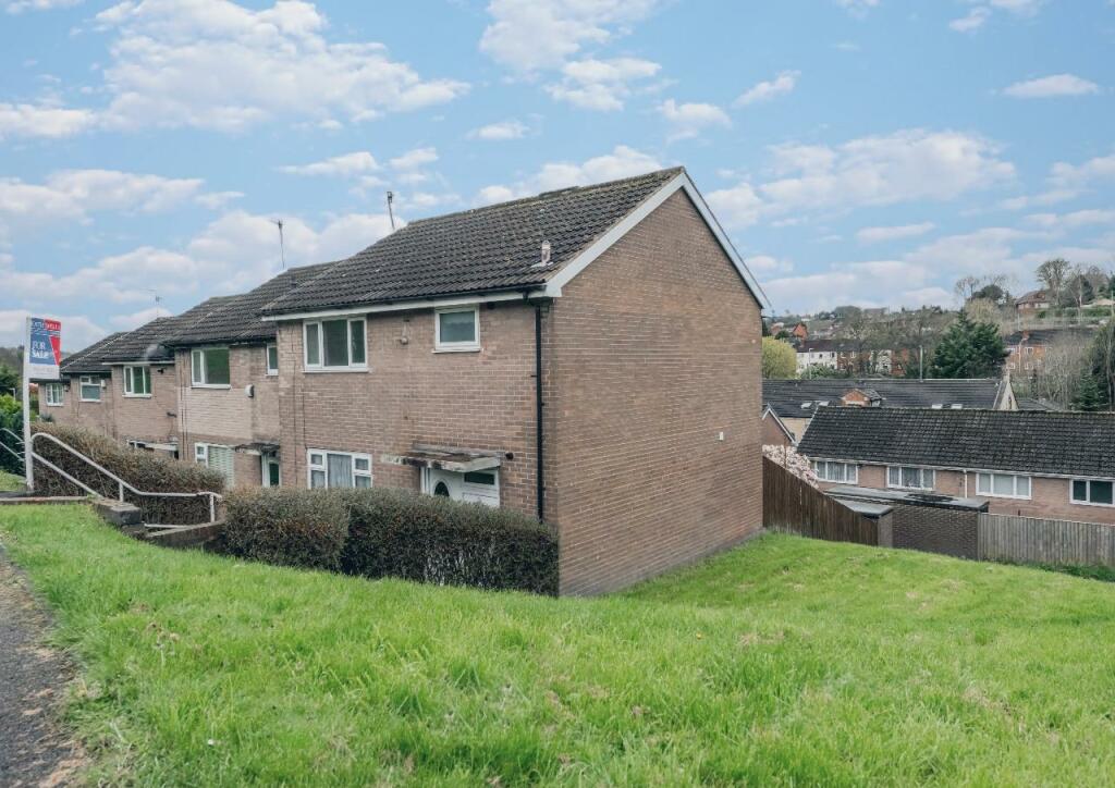 3 bedroom semidetached house for sale in Gamble Hill Drive, Leeds, LS13