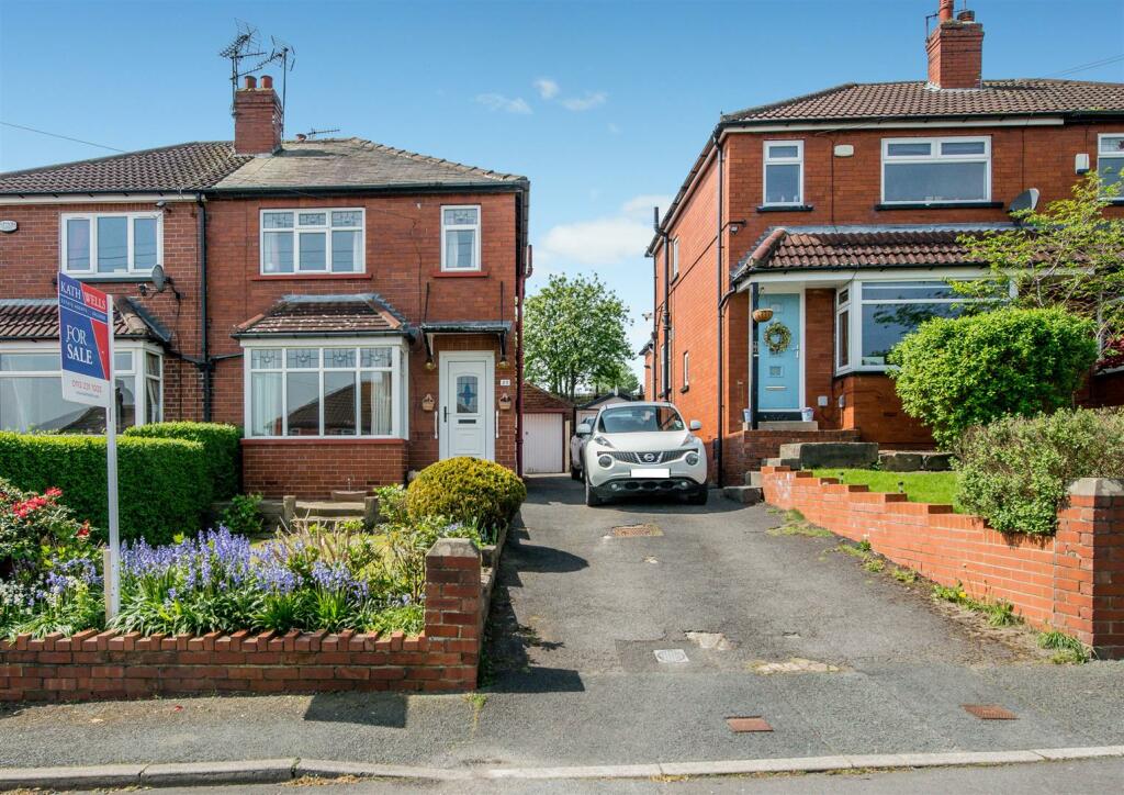 2 bedroom semidetached house for sale in Hare Park Mount, Leeds, LS12