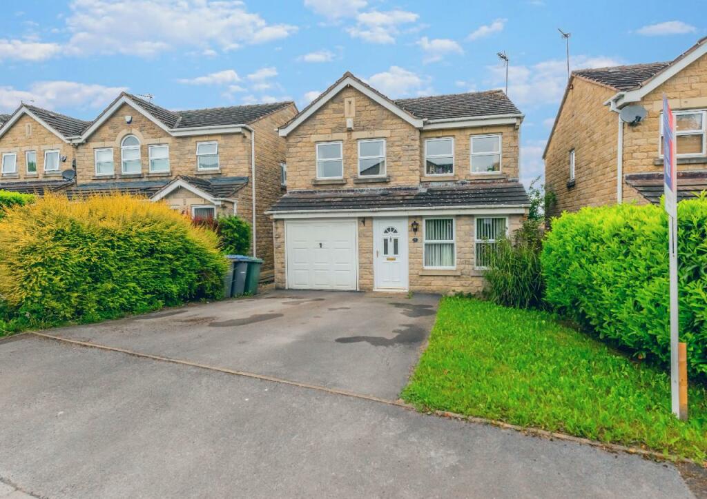 4 bedroom detached house for sale in Spinney Rise, Tong, Bradford, BD4