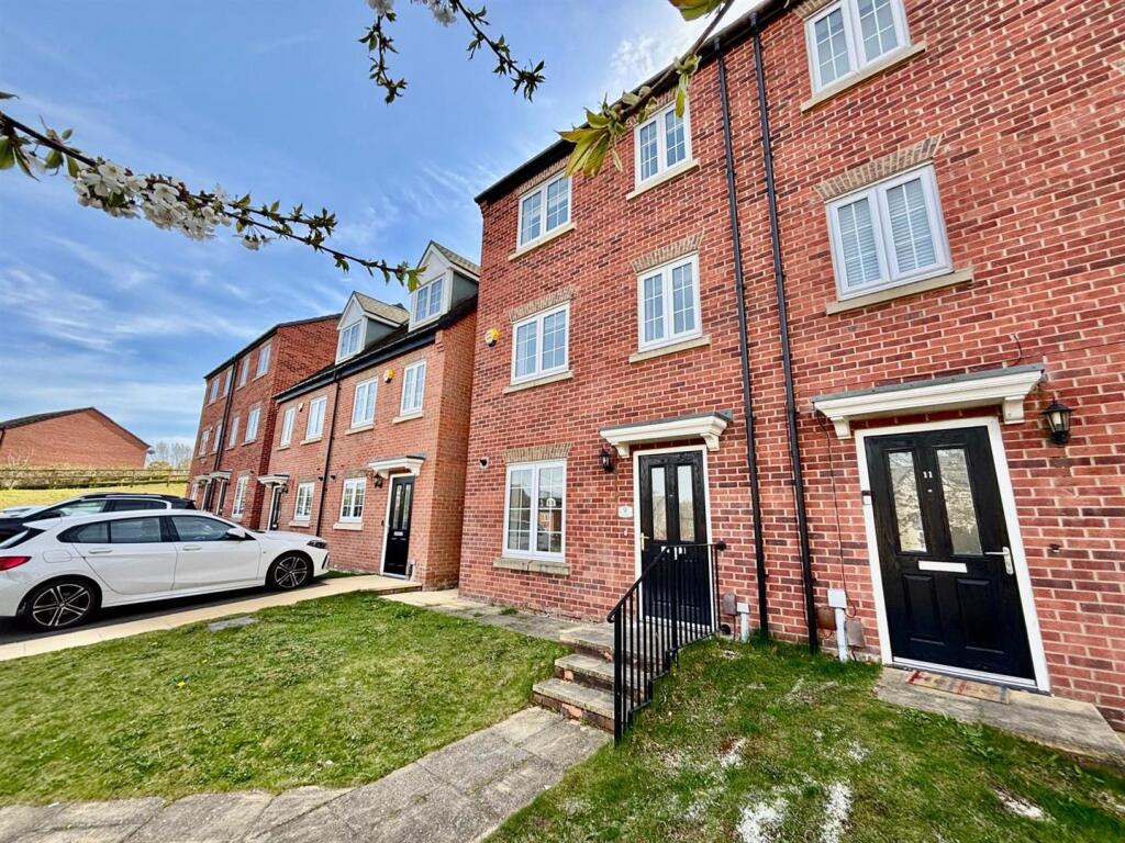 Main image of property: Uppingham Gardens, Leeds