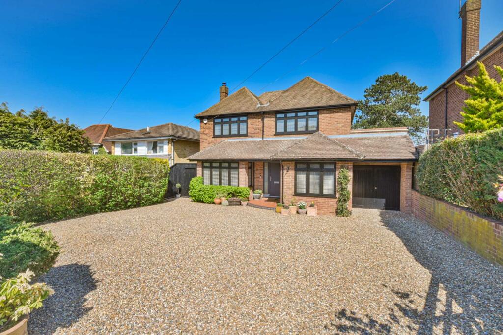 4 bedroom detached house for sale in Little Bushey Lane, Bushey, WD23