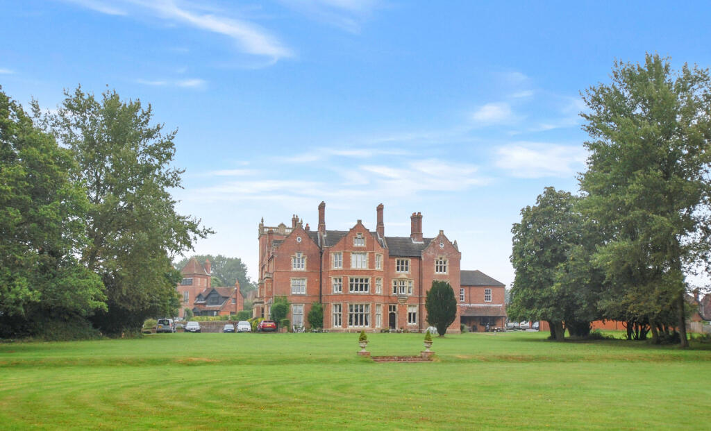 2 bedroom flat for sale in Capel Dorking, RH5